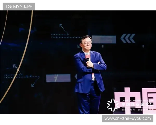 《篮球巨星背后的奋斗故事与成长历程揭示了荣耀背后的艰辛与挑战》